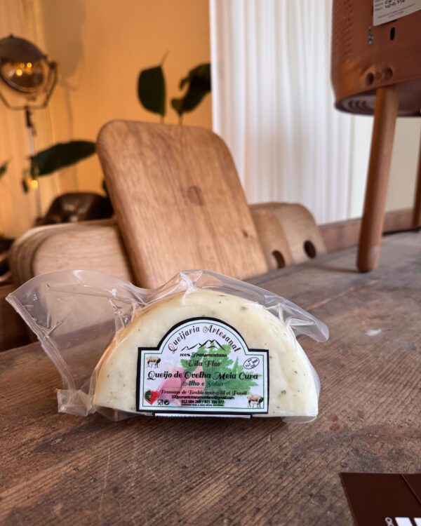 Meio Queijo de ovelha alho e salsa +/- 370gr