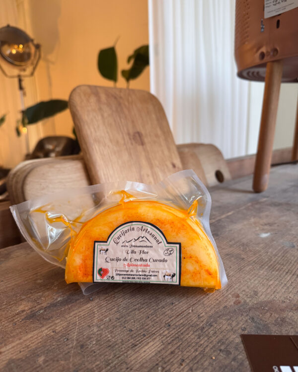 Meio Queijo de ovelha curado apimentado +/- 370Gr