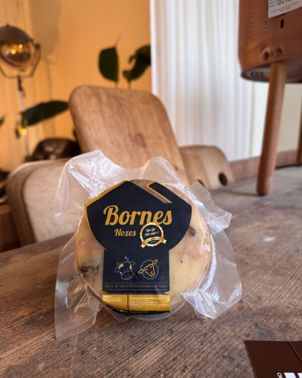 Queijo de vaca e Ovelha Com Nozes +/- 450Gr