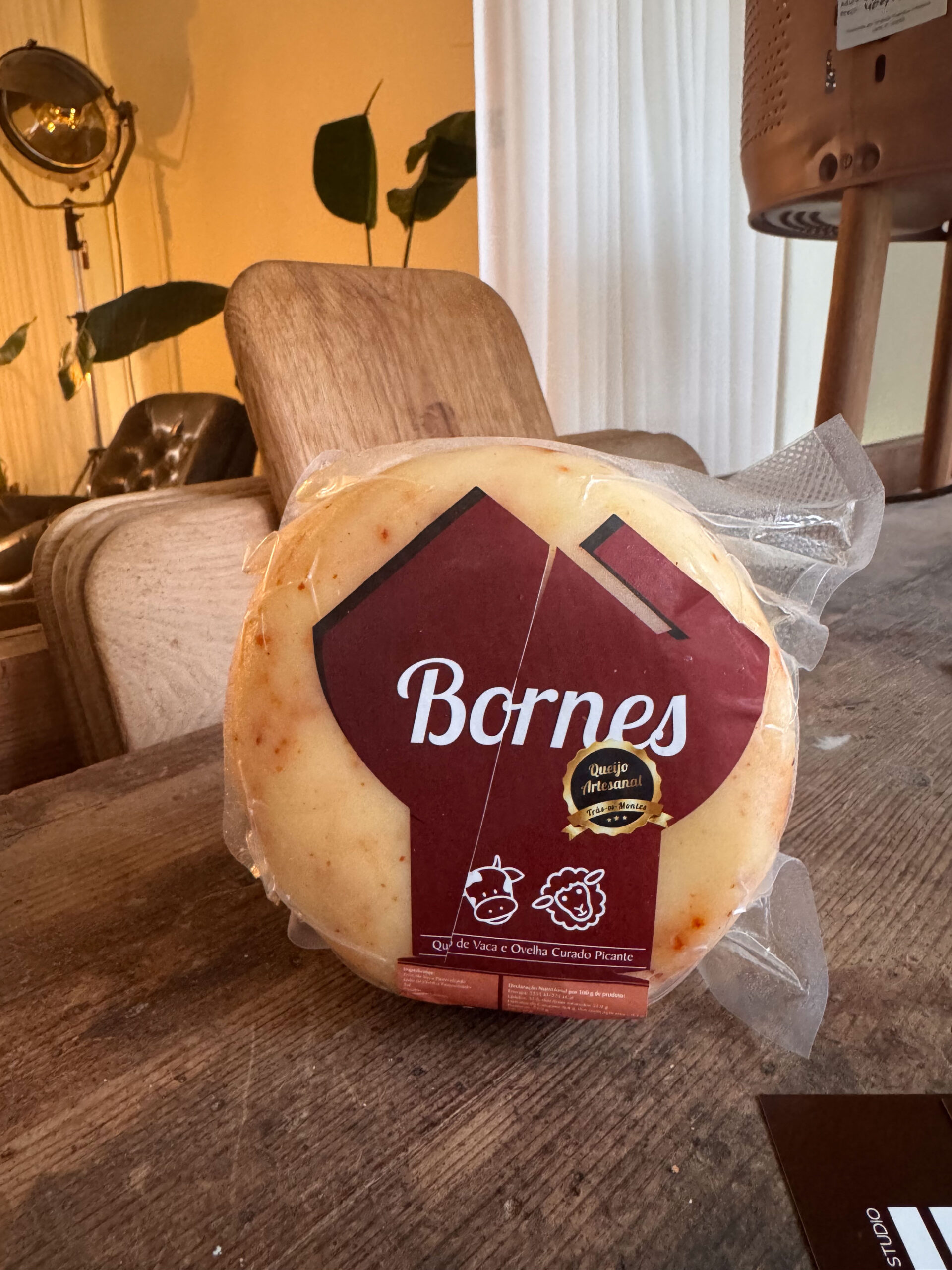 Queijo de vaca e Ovelha Picante +/- 800Gr